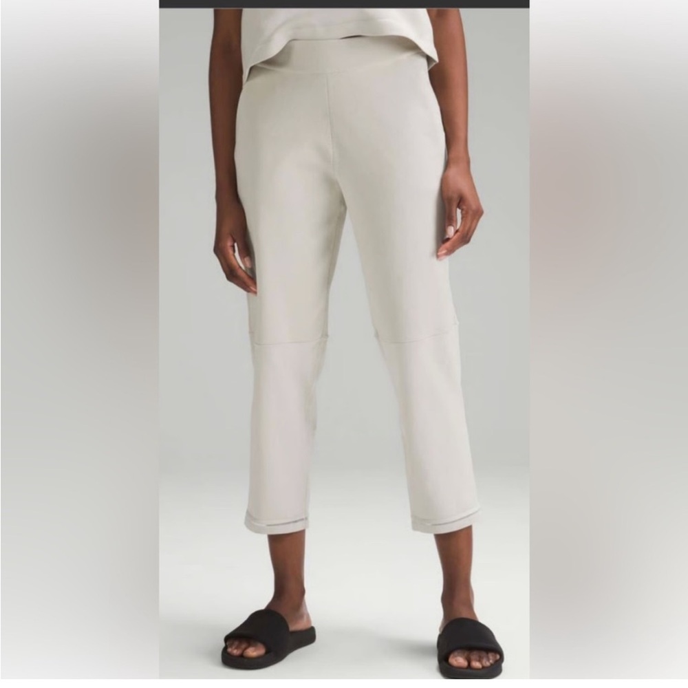 Lululemon Relaxed Fit HR Knit ankle cropped pants in bone, size S